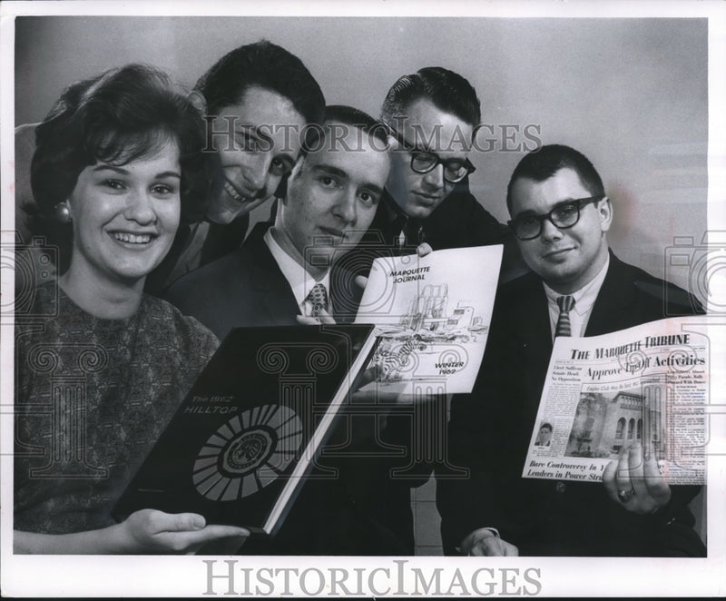 Load image into Gallery viewer, 1962 Press Photo Student Editors at Marquette University hold their publications
