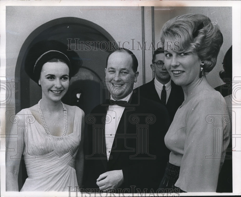 1964 Press Photo Mr. and Mrs. Roger K. Marsh at Holiday Party - mjb31015- Historic Images