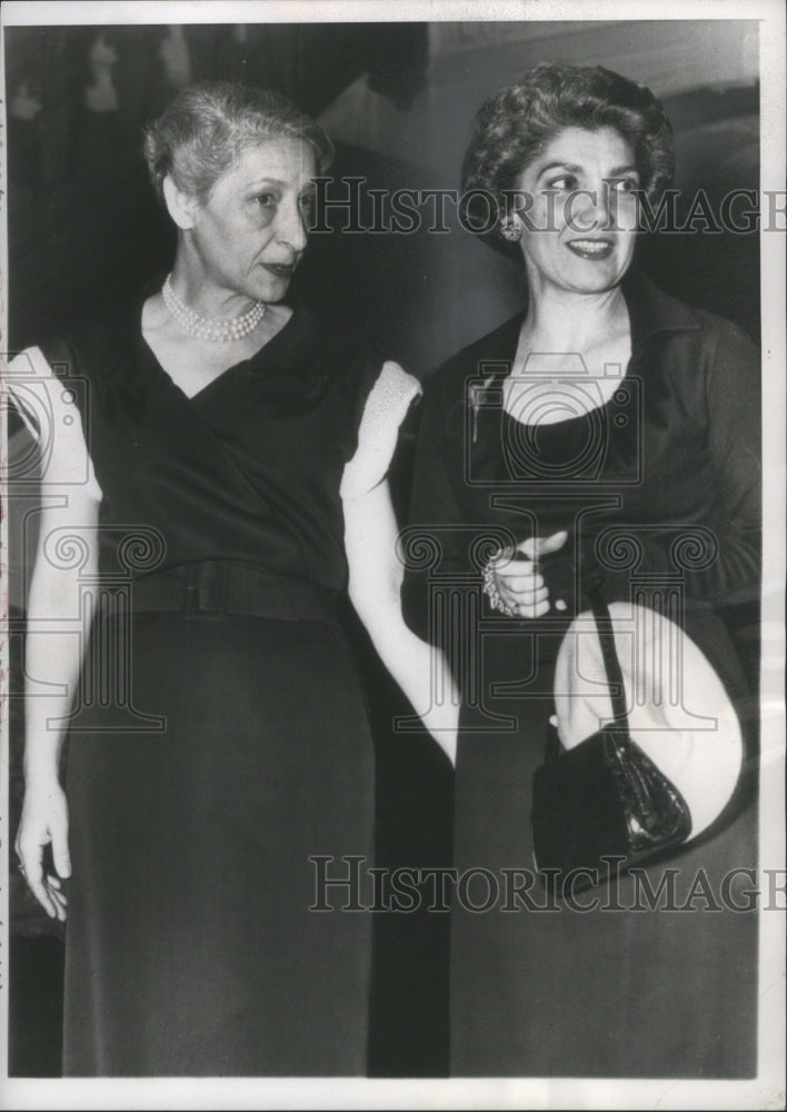 1954 Press Photo Mrs. Pierre Mendes and others, wife of former French premier. - Historic Images