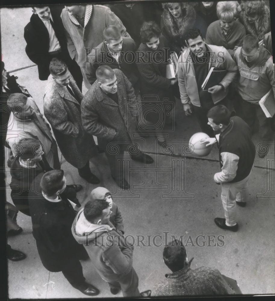 1962 Press Photo Dribble Marathon, Tip-Off Weekend at Marquette University- Historic Images