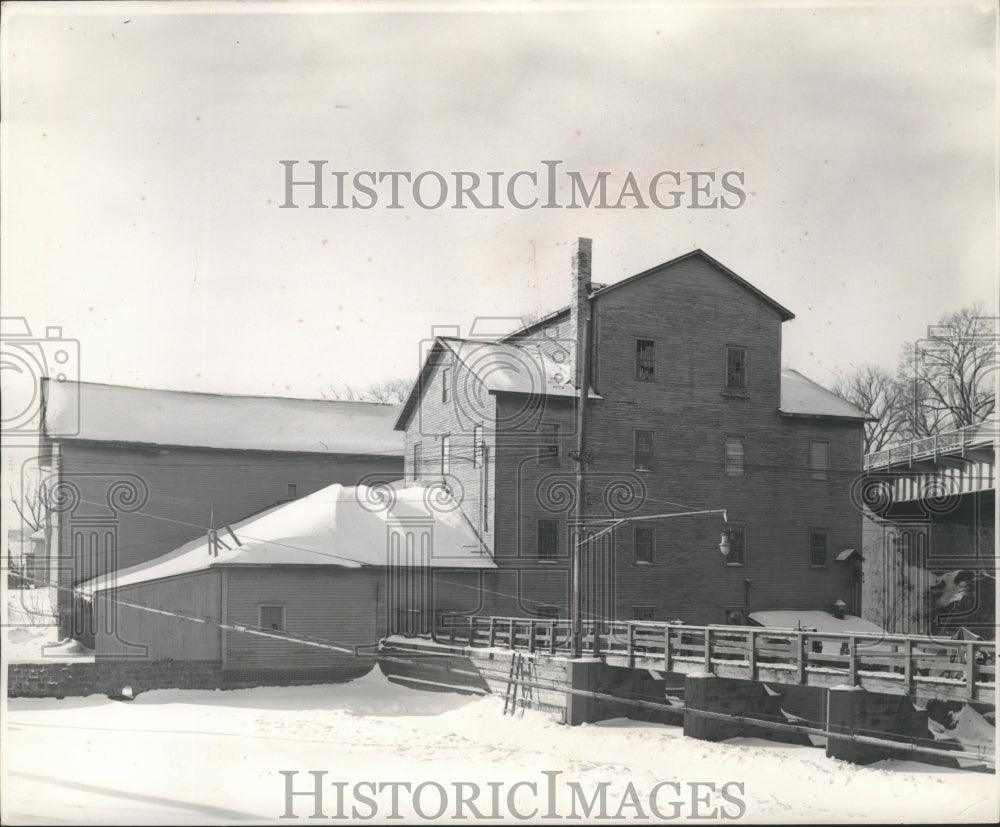 1953 Press Photo Wisconsin Milling Company&#39;s Old Mill in Menomonie, Wisconsin- Historic Images