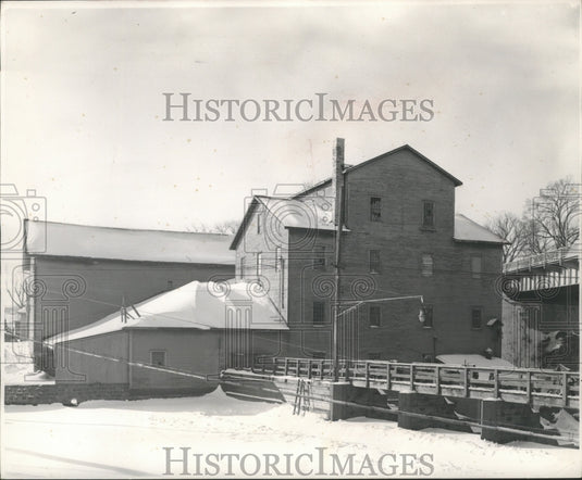 1953 Press Photo Wisconsin Milling Company's Old Mill in Menomonie, Wisconsin- Historic Images