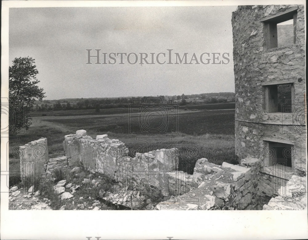 1973 Press Photo An abandoned farm near Mequon, Wisconsin.  - Historic Images