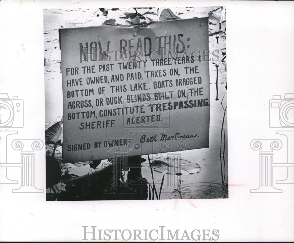 1964 Press Photo Mrs. Martineau&#39;s Signs Warn People to Stay Away From Pond- Historic Images