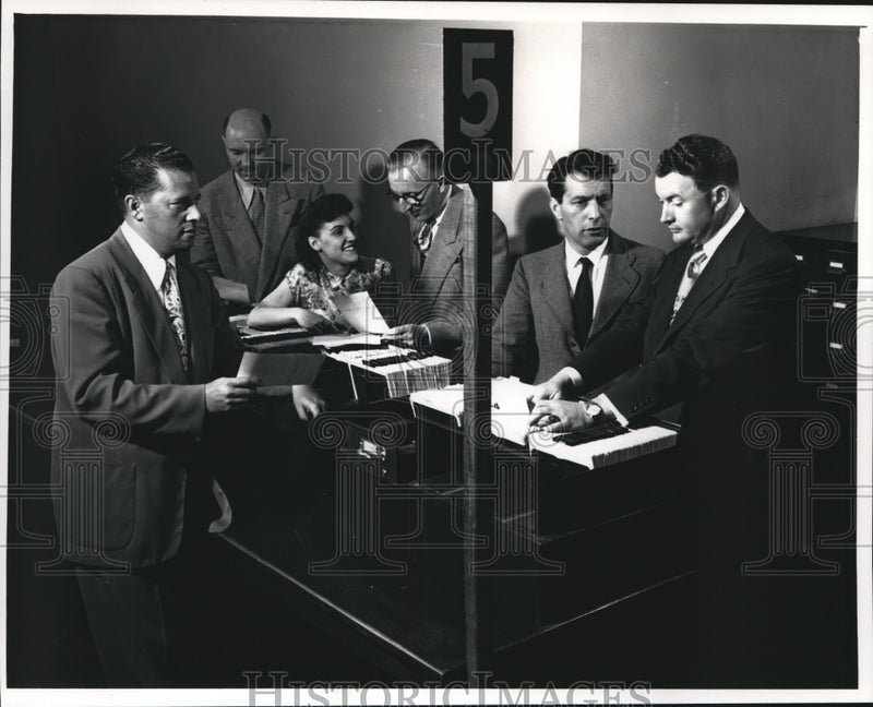 Load image into Gallery viewer, 1950 Press Photo Willett S. Main, Director, Wisconsin Employment Service
