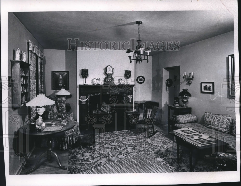 1965 Press Photo The rear sitting room or den of the Davidson home, Wisconsin.- Historic Images