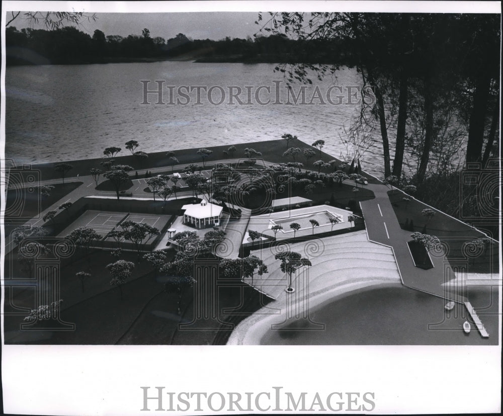 1968 Press Photo Scale Model for a Recreational Center Shown at Lake in Mequon- Historic Images