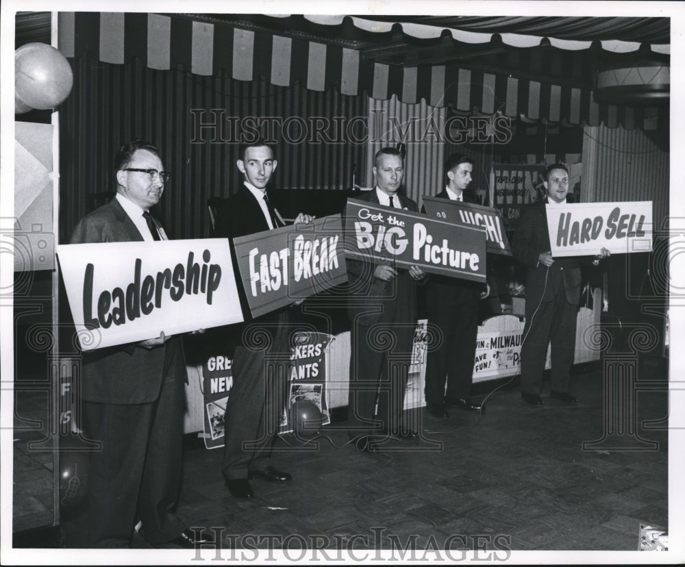 1961 Press Photo Circulation Department Dinner for Milwaukee Journal- Historic Images