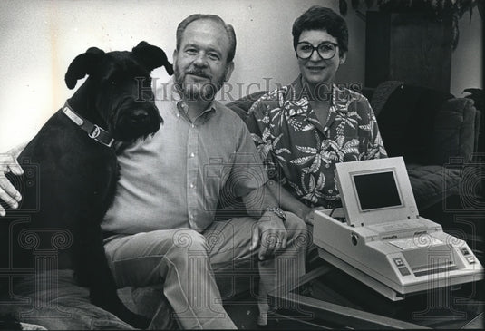 1990 Press Photo Bruce, Donna Tronca with Dog and Semiautomatic Defibrillator- Historic Images