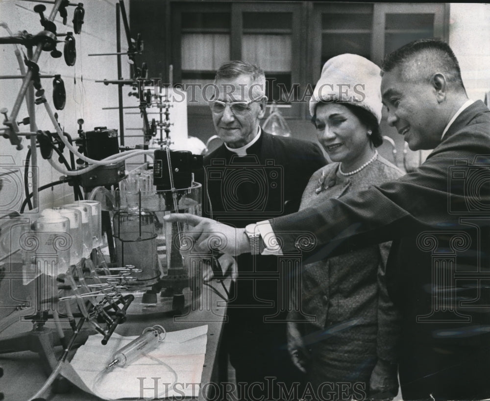 1962 Press Photo Educators from the Philippines visiting Marquette University