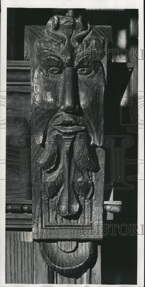 1964 Press Photo Carved oak head on a piece of furniture by artist Robert Machek- Historic Images