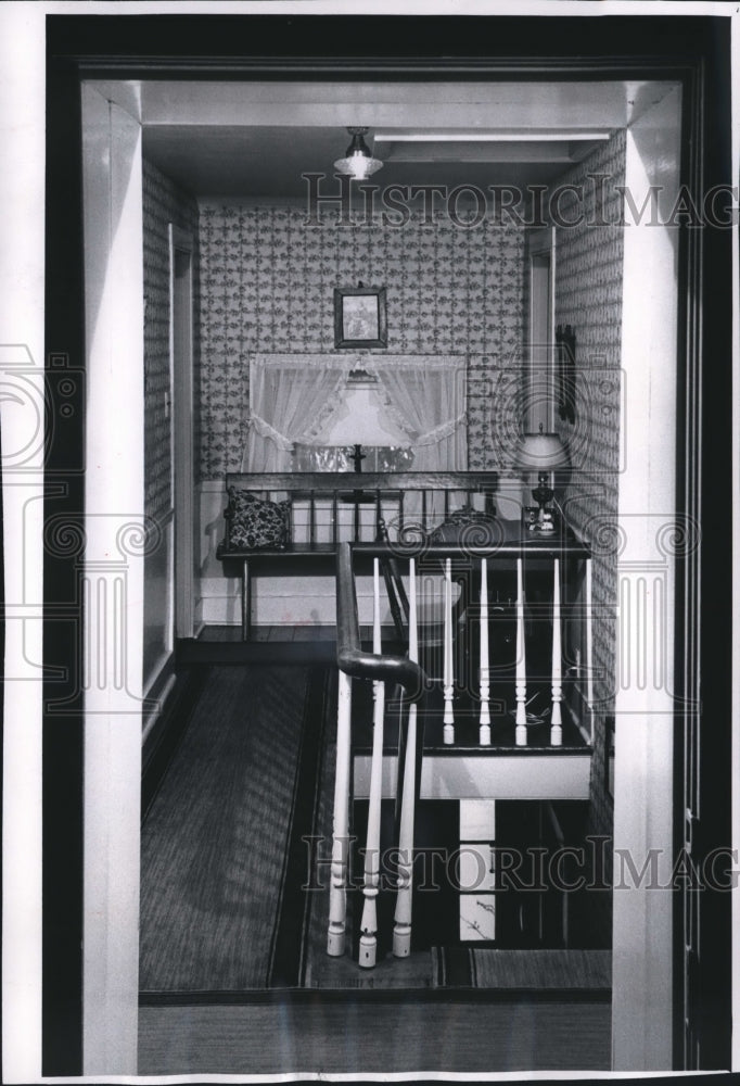 1965 Press Photo Davidson House upstairs hallway, Menomonee Falls, Wisconsin. - Historic Images