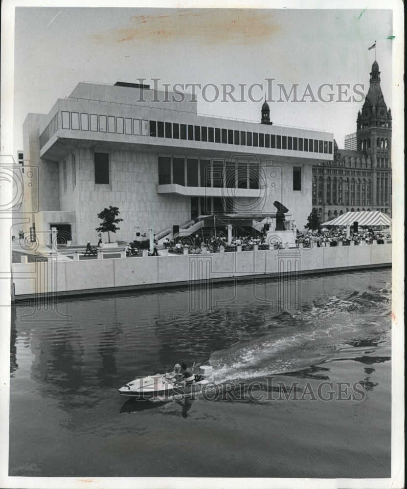 1975 Press Photo Milwaukee Symphony Orchestra&#39;s Outdoor Concert at Music Hall- Historic Images