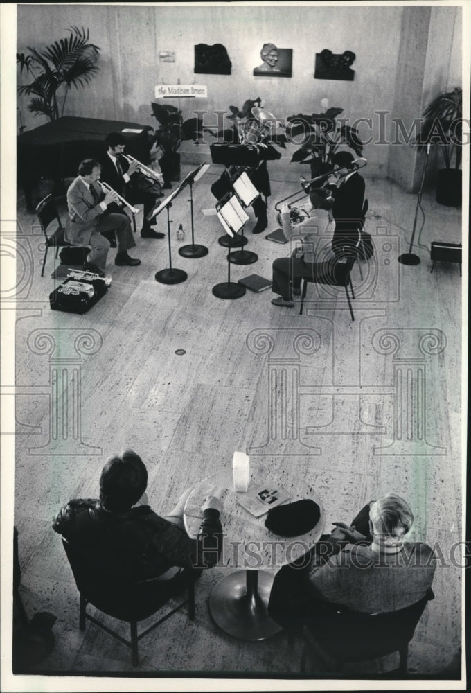 1986 Press Photo Madison Brass Quintet at Performing Arts Center Magin Lounge- Historic Images