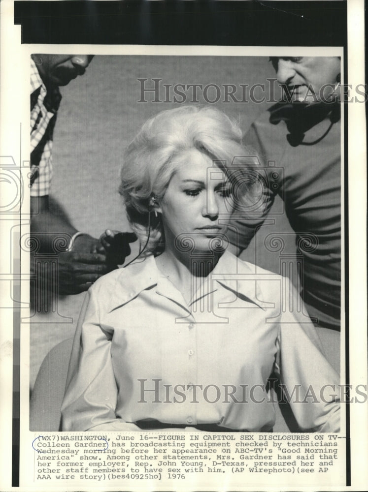 Load image into Gallery viewer, 1976 Press Photo Colleen Gardner before interview on Good Morning America

