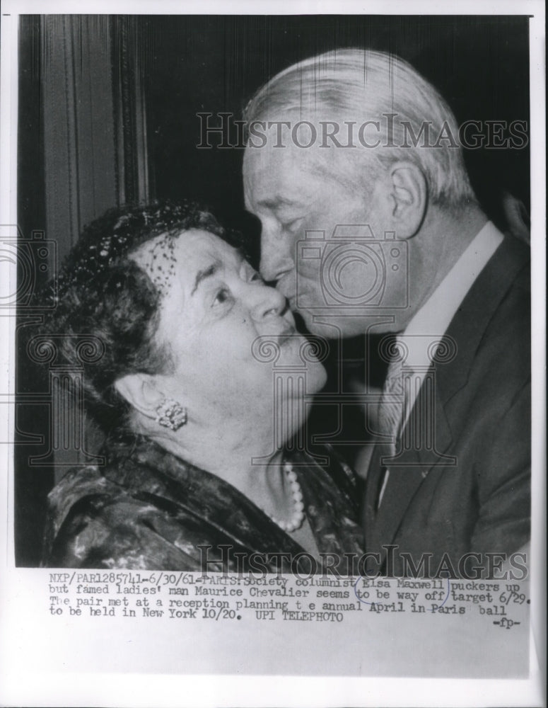 1961 Press Photo Elsa Maxwell and ladies man Maurice Chevalier kiss.  - Historic Images