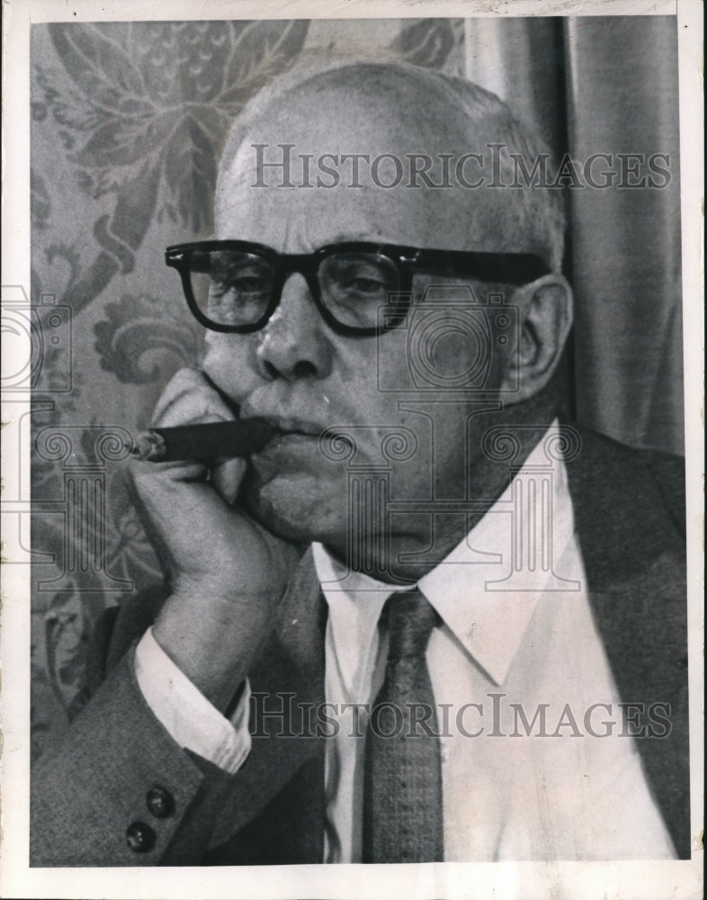 1966 Press Photo President George Meany at news conference in Chicago
