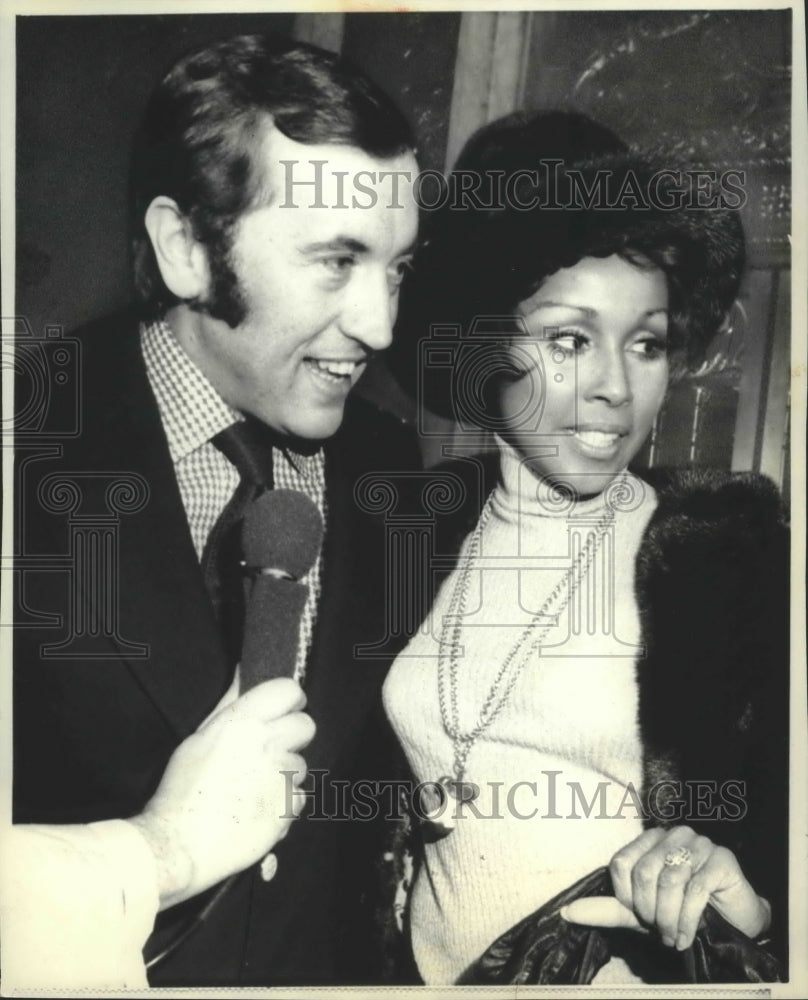 1972 Press Photo David Frost and Diahann Carroll announced their engagement.