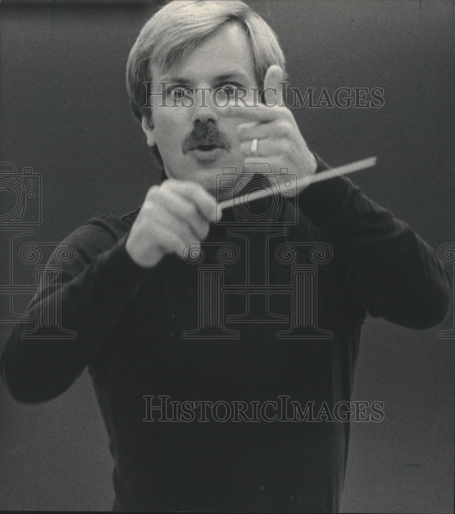 1983 Press Photo Conductor Gary C. Fugman Leads University of Wisconsin Band- Historic Images