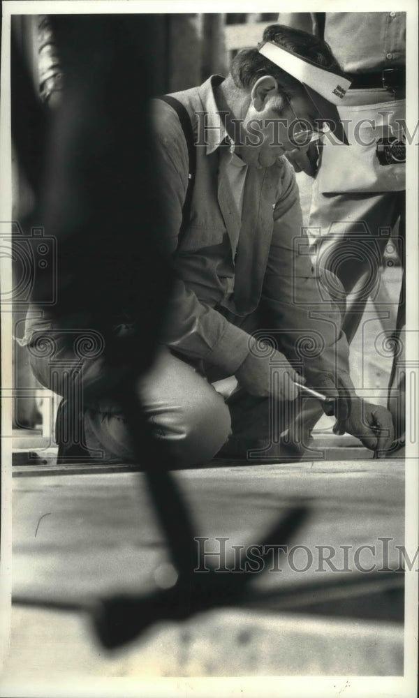 1990 Press Photo Milton E. King of Centurion Industries for Habitat for Humanity- Historic Images