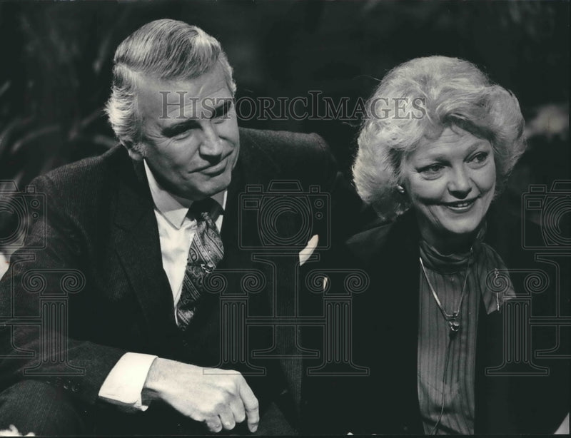 Load image into Gallery viewer, 1983 Press Photo Howard and Rosemary Gernette, their last television show"At 12"
