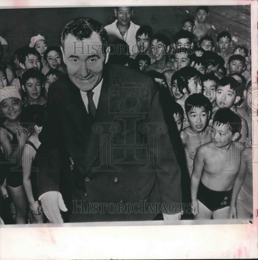 1966 Press Photo Andrei Gromyko, surrounded by Japanese children, Tokyo.