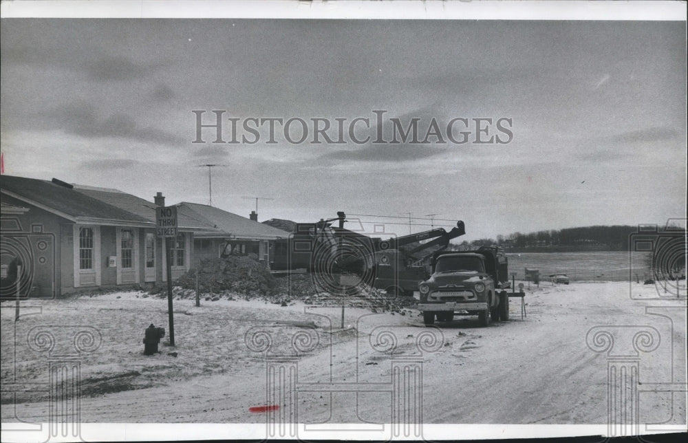 1968 Press Photo House being built in the path of freeway, Milwaukee, Wisconsin