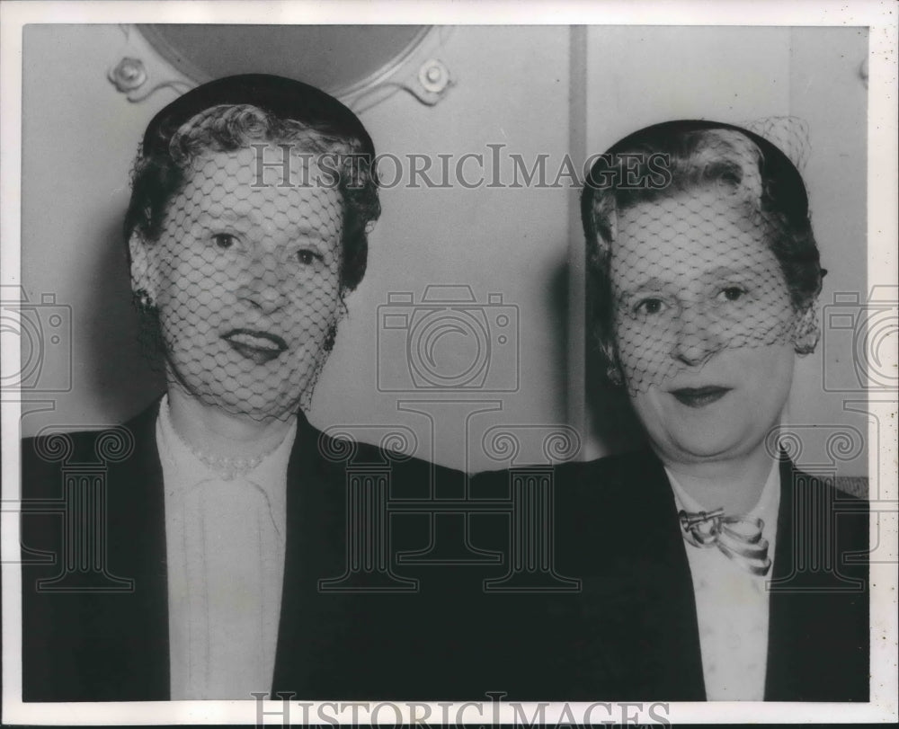 1954 Press Photo Thelma Furness & Gloria Vanderbilt, Southampton, England
