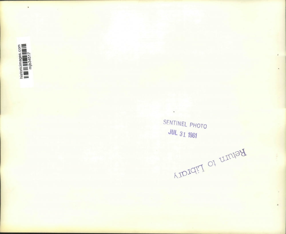 1961 Press Photo Lush Landscaping at Mayfair Shopping Center, Wauwatosa