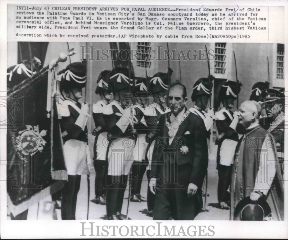 1965 Press Photo President Eduardo Frei of Chile reviews the Palatine Guards- Historic Images