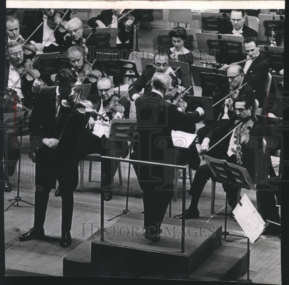 1965 Press Photo Jean Martinon Conducted for Soloist Erich Friedman at the Pabst