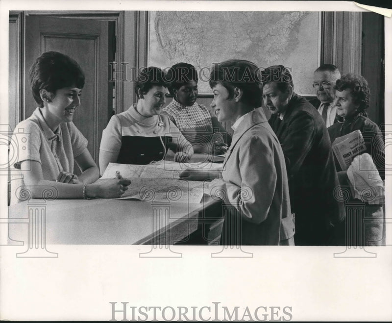 Load image into Gallery viewer, 1969 Press Photo People in Lobby of Milwaukee Journal Sentinal - mjb34942
