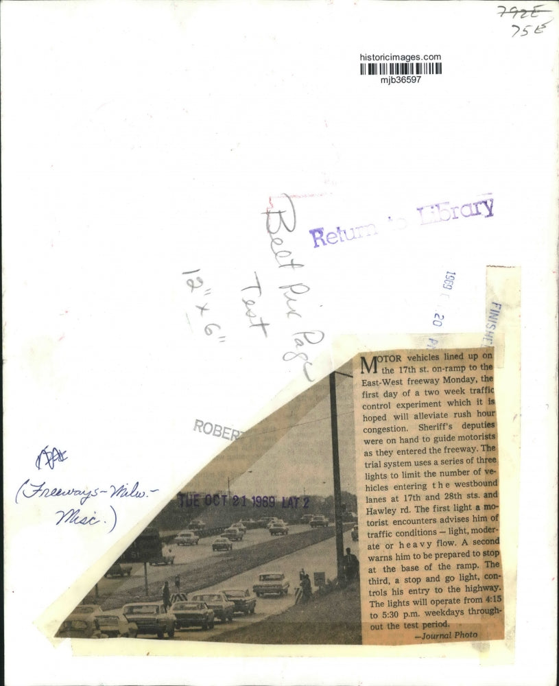 1969 Press Photo 17th street ramp backed with traffic for experiment, Milwaukee