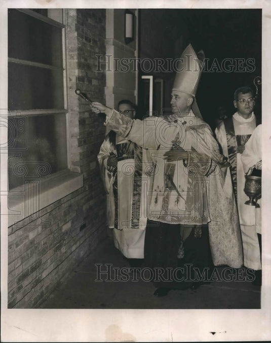 1956 Press Photo Archbishop Albert G. Meyer blessed the St. John Cathedral H.S- Historic Images