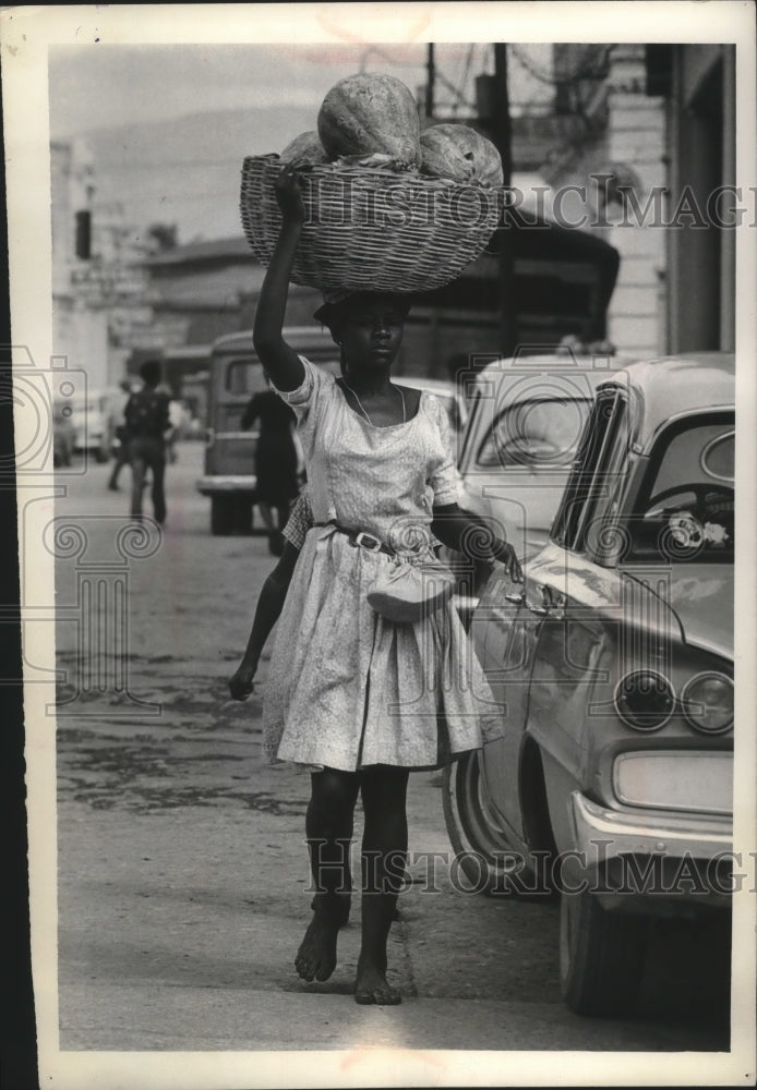 1966 Press Photo Haitian Woman - mjb37038
