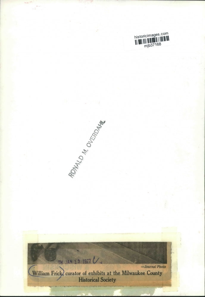 1977 Press Photo William Frick, exhibits curator Historical Society, Milwaukee.