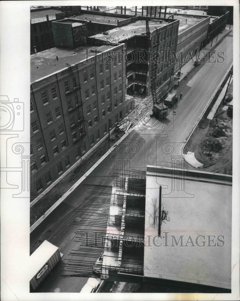 1965 Press Photo Demolition crew knocks down wall of building, Milwaukee.