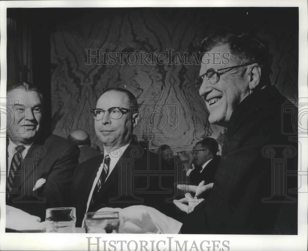1971 Press Photo Victor Irwin Maier , Chairman of the Journal Company & Group