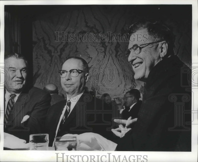 Load image into Gallery viewer, 1971 Press Photo Victor Irwin Maier , Chairman of the Journal Company &amp; Group

