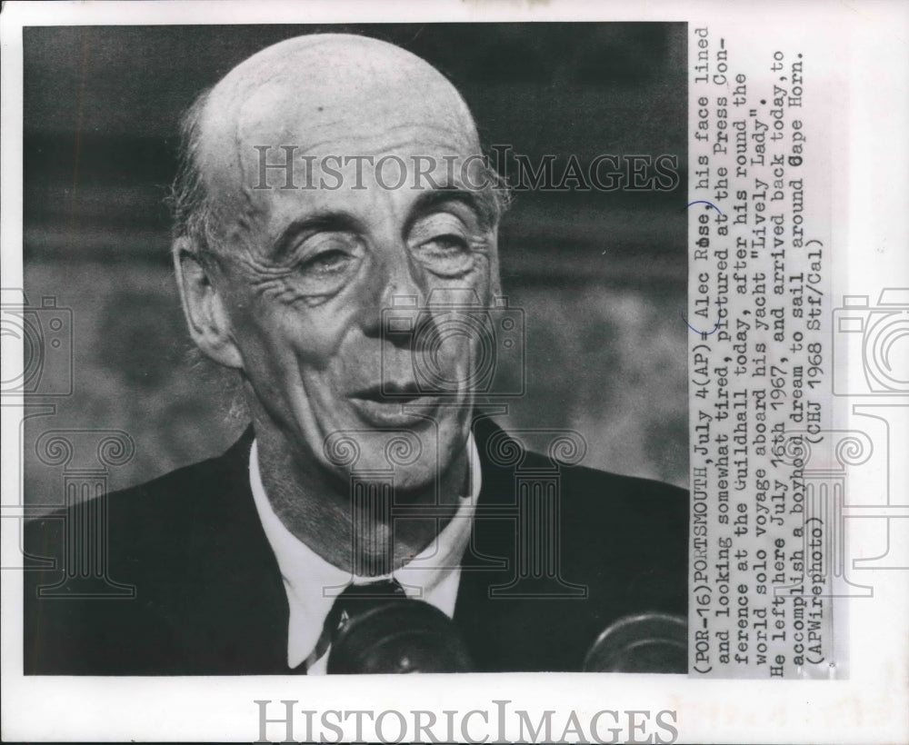 1968 Press Photo Alec Rose Speaking after his Solo Around the World Voyage- Historic Images