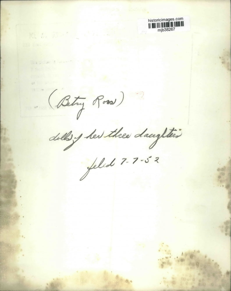 1952 Press Photo Dolls of Betsy Ross' three daughters. - mjb38267