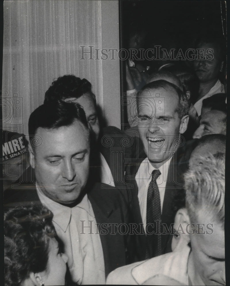 Load image into Gallery viewer, 1957 Press Photo William Promire enters hotel, greeted by crowd - mjb38961
