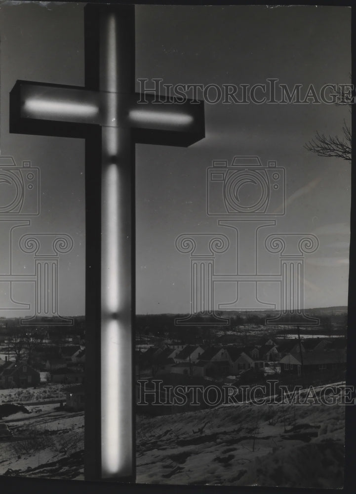  Press Photo Illuminated Cross By Evangelical Lutheran Church Of Reformation- Historic Images