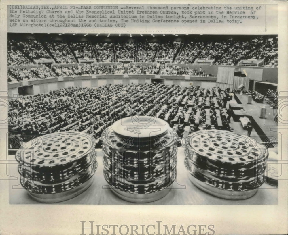 1968 Press Photo Service of Holy Communion, Dallas Memorial Auditorium, Dallas- Historic Images