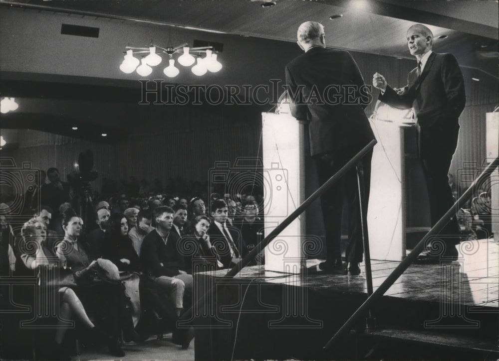 1967 Press Photo Senator Proxmire of Wisconsin Debate Senator Morse of Oregon