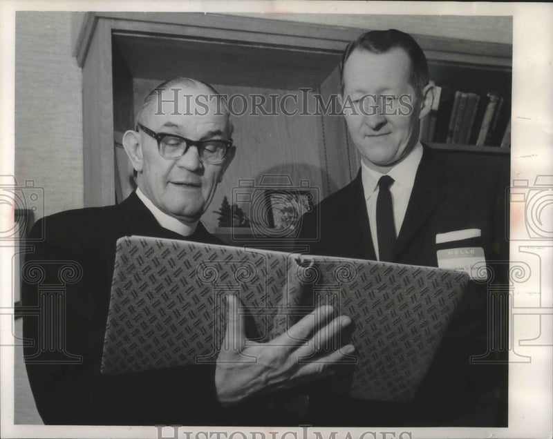 Load image into Gallery viewer, 1964 Press Photo Pastor Martin Niemoeller and Reverend Norman S. Ream
