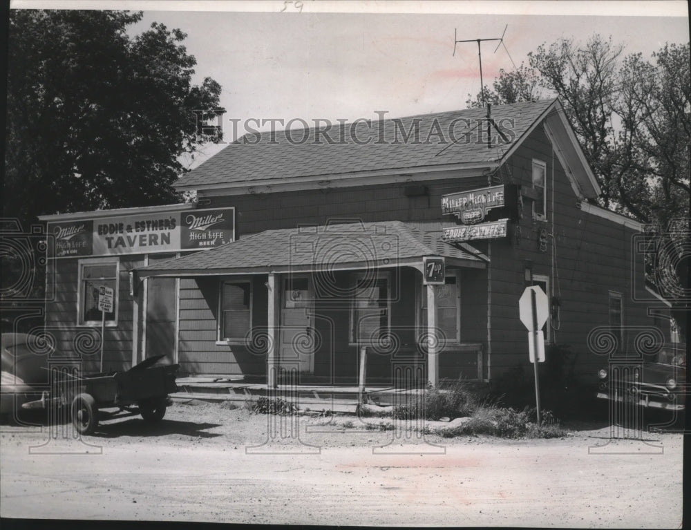 1953 Press Photo One of first licensed saloons in Milwaukee county, - mjb40682- Historic Images