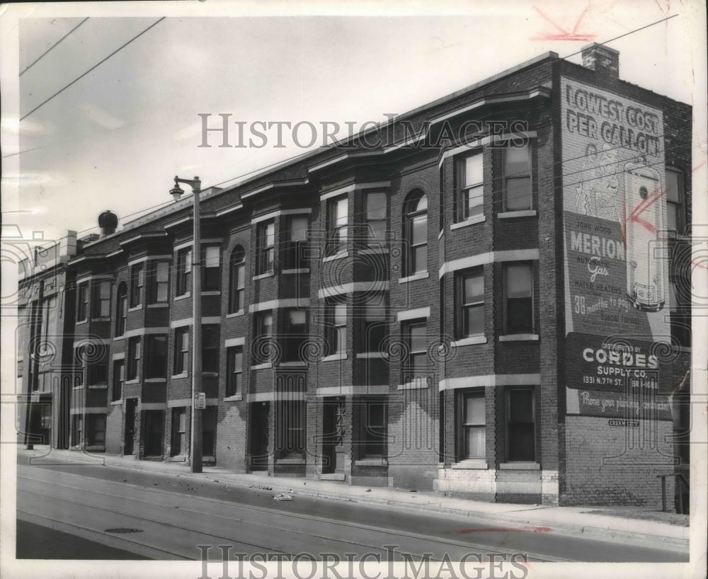 1957 Press Photo A Wisconsin apartment building is scheduled to be razed- Historic Images