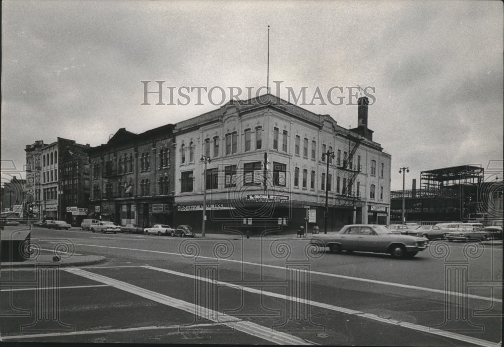 1967 Press Photo A Milwaukee, Wisconsin building to be condemned and razed- Historic Images