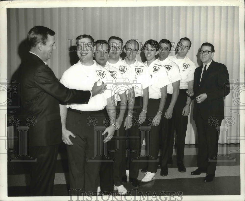 1969 Press Photo group of Wisconsin bowlers at Thunder Bowl to compete St. Louis- Historic Images